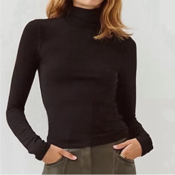 Aritzia Tops - Wilfred Only Turtleneck